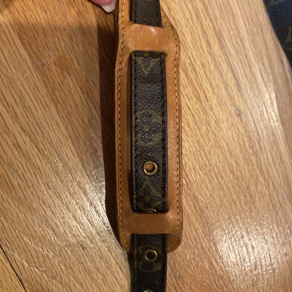 LOUIS VUITTON Monogram Canvas Crossbody Danube LG Vintage - Picture 7 of 10